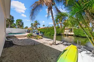 353 Avenida Leona, Sarasota, FL 34242 - Photo 47