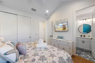 211 81st St, Holmes Beach, FL 34217 - Photo 35