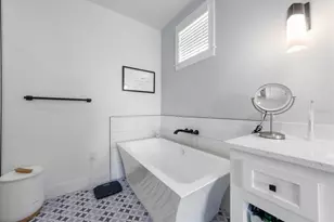 211 81st St, Holmes Beach, FL 34217 - Photo 31