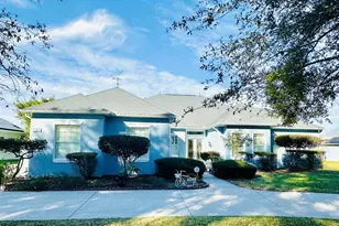 539 Dowling Cir, Lady Lake, FL 32159 - Photo 1