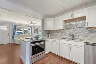 3008 Arch Dr, Sarasota, FL 34232 - Photo 11