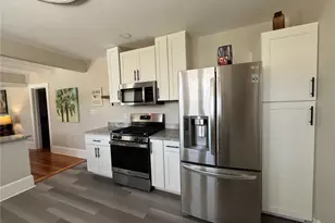 914 17th St W, Bradenton, FL 34205 - Photo 3