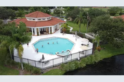 1040 Villagio Circle #201, Sarasota, FL 34237 - Photo 3
