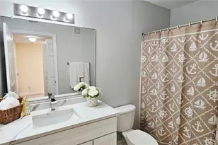 1040 Villagio Cir, Sarasota, FL 34237 - Photo 11