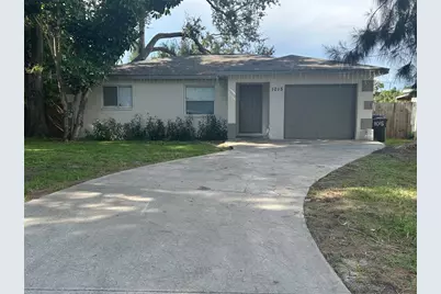 1015 61st Avenue Drive E, Bradenton, FL 34203 - Photo 1