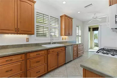 8115 Victoria Falls Circle, Sarasota, FL 34243 - Photo 17