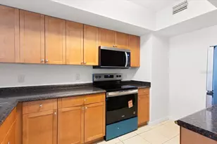 1050 Villagio Cir, Sarasota, FL 34237 - Photo 13