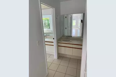 3982 Kingston Drive, Sarasota, FL 34238 - Photo 5