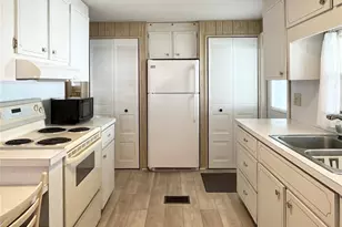 3232 Ash Terrace, Sarasota, FL 34237 - Photo 11