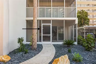 800 Benjamin Franklin Dr, Sarasota, FL 34236 - Photo 3