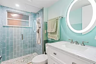 800 Benjamin Franklin Dr, Sarasota, FL 34236 - Photo 19