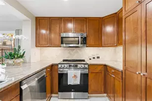 800 Benjamin Franklin Dr, Sarasota, FL 34236 - Photo 3