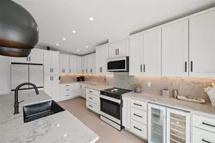 866 N Shore Dr, Anna Maria, FL 34216 - Photo 17