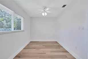 191 Vista Hermosa Cir, Sarasota, FL 34242 - Photo 29