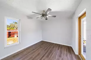 3601 Egerton Cir, Sarasota, FL 34233 - Photo 9