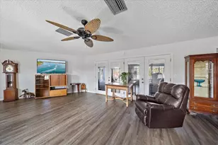 3601 Egerton Cir, Sarasota, FL 34233 - Photo 21