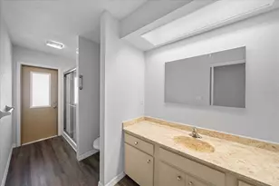 3601 Egerton Cir, Sarasota, FL 34233 - Photo 7