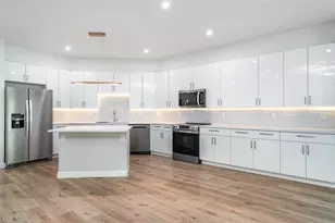 2141 Cork Oak St, Sarasota, FL 34232 - Photo 9