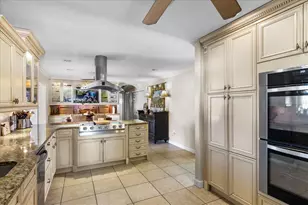 5507 America Dr, Sarasota, FL 34231 - Photo 13