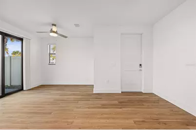 8025 Gulfstream Court, Lakewood Ranch, FL 34202 - Photo 9