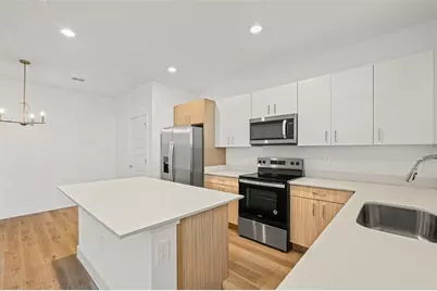 8025 Gulfstream Court, Lakewood Ranch, FL 34202 - Photo 13