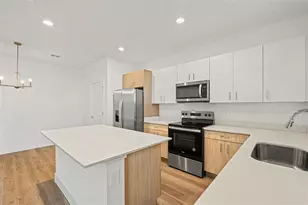 8025 Gulfstream Ct, Lakewood Ranch, FL 34202 - Photo 13