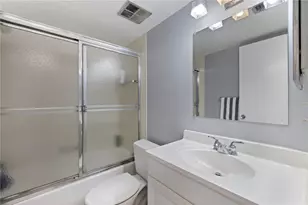 1540 Glen Oaks Dr E, Sarasota, FL 34232 - Photo 5