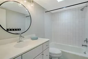 2448 Clubhouse Dr, Sarasota, FL 34232 - Photo 19