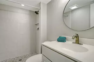 2448 Clubhouse Dr, Sarasota, FL 34232 - Photo 15