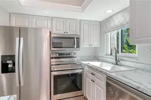 2448 Clubhouse Dr, Sarasota, FL 34232 - Photo 7