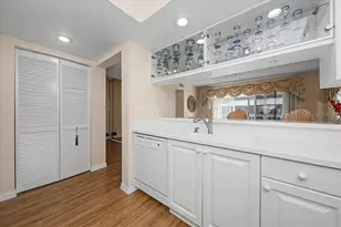 1233 Edgewater Cir, Bradenton, FL 34209 - Photo 13