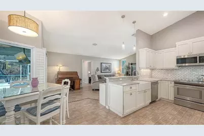 8972 Huntington Pointe Drive, Sarasota, FL 34238 - Photo 9