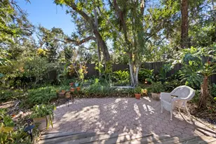 1642 Catalonia Ln, Sarasota, FL 34239 - Photo 23