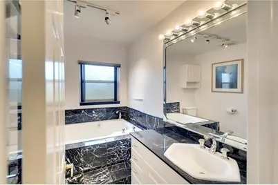 9820 Royal Palm Drive, Bradenton, FL 34210 - Photo 7