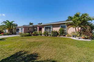 134 Dartmouth Dr NW, Port Charlotte, FL 33952 - Photo 5