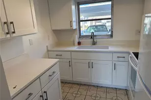 2826 Swifton Dr, Sarasota, FL 34231 - Photo 3