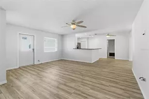 5223 Shadow Lawn Dr, Sarasota, FL 34242 - Photo 3