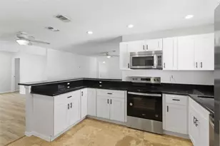 5223 Shadow Lawn Dr, Sarasota, FL 34242 - Photo 11