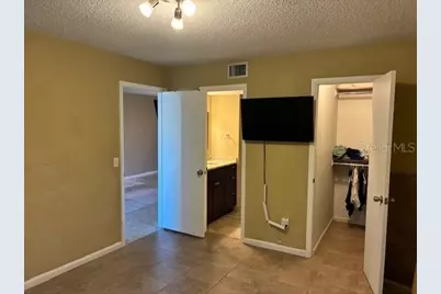 3806 N Oak Drive #V21, Tampa, FL 33611 - Photo 9