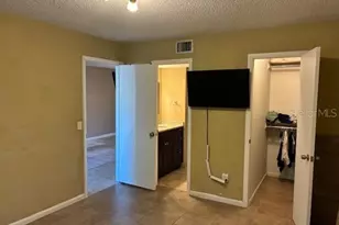 3806 N Oak Dr, Tampa, FL 33611 - Photo 9