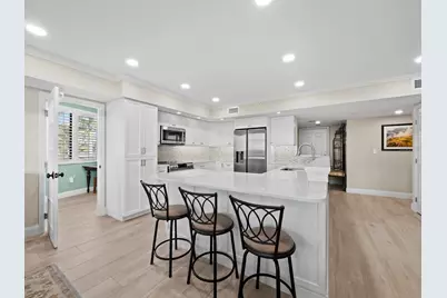 1485 Gulf Of Mexico Drive #110, Longboat Key, FL 34228 - Photo 13