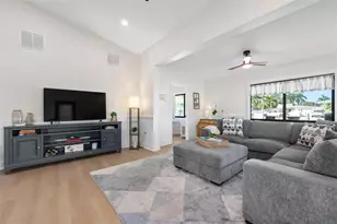 401 28th St, Holmes Beach, FL 34217 - Photo 7