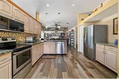 8072 Glenbrooke Lane, Sarasota, FL 34243 - Photo 3