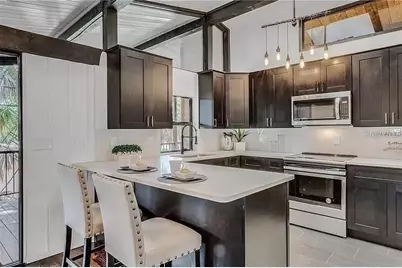 1942 New Hampshire Avenue NE, Saint Petersburg, FL 33703 - Photo 3