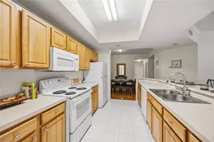 5721 Bentgrass Dr, Sarasota, FL 34235 - Photo 7