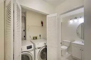 361 Oak Hill Dr, Sarasota, FL 34232 - Photo 17