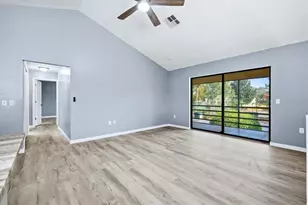 5651 Gardens Dr, Sarasota, FL 34243 - Photo 3