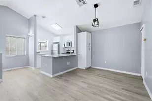 5651 Gardens Dr, Sarasota, FL 34243 - Photo 9