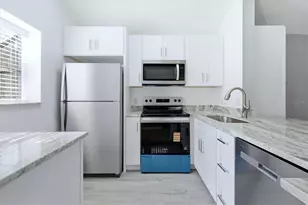 5651 Gardens Dr, Sarasota, FL 34243 - Photo 19