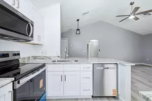 5651 Gardens Dr, Sarasota, FL 34243 - Photo 7